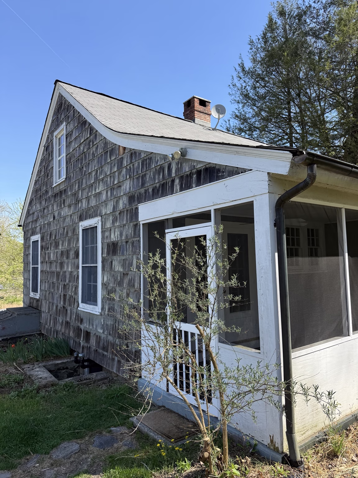 Weathered exterior siding in Katonah, NY before power washing and exterior painting