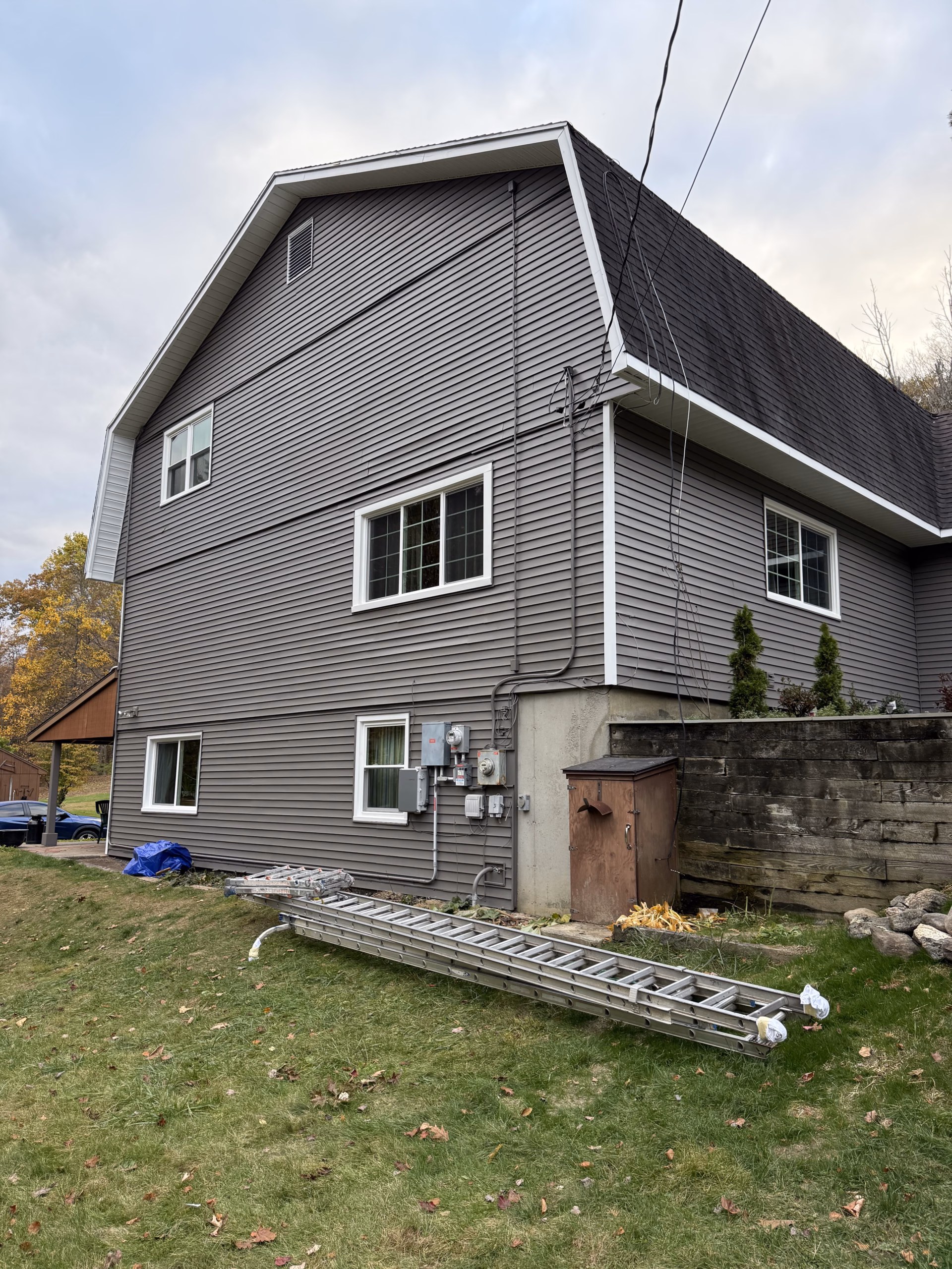 Finished gray vinyl siding in Middlebury CT